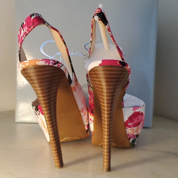 Jessica Simpson collection - Picture 3 of 5